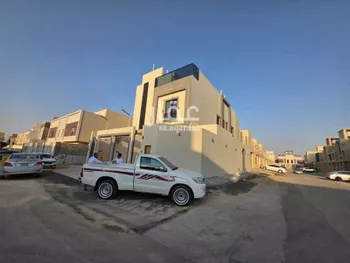 دور للبيع في شارع النوارس, حي عكاظ, مدينة الرياض, منطقة الرياض صورة 2