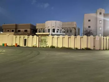 فيلا للبيع في شارع المضرب العقيلي, حي الروضة, مدينة بريده, منطقة القصيم