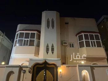 عمارة للبيع في شارع الطفيل ابن مالك, حي المطار, مدينة جازان, منطقة جازان