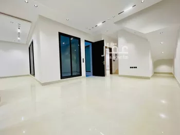 فيلا للبيع في شارع شارع بن أبي الشكر الفلكي, حي المهدية, مدينة الرياض, منطقة الرياض صورة 5