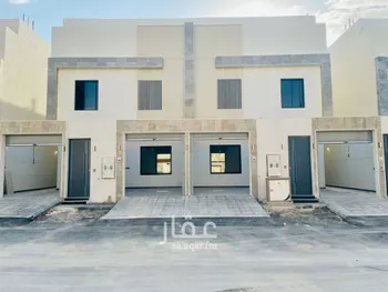 دور للبيع في شارع الجارود السلمي, حي عكاظ, مدينة الرياض, منطقة الرياض