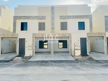 دور للبيع في شارع الجارود السلمي, حي عكاظ, مدينة الرياض, منطقة الرياض