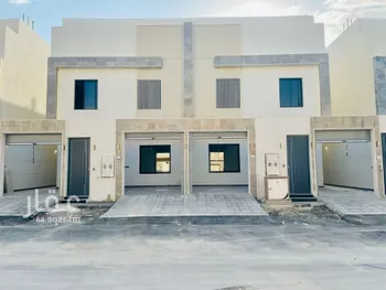 دور للبيع في شارع الجارود السلمي, حي عكاظ, مدينة الرياض, منطقة الرياض