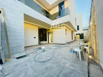 فيلا للبيع في شارع حلل بنت أبي المكارم, حي المهدية, مدينة الرياض, منطقة الرياض صورة 4