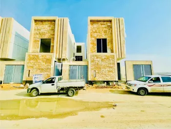 فيلا للبيع في شارع شارع بن أبي الشكر الفلكي, حي المهدية, مدينة الرياض, منطقة الرياض صورة 2