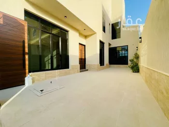 فيلا للبيع في شارع السيل الكبير, حي المهدية, مدينة الرياض, منطقة الرياض صورة 2