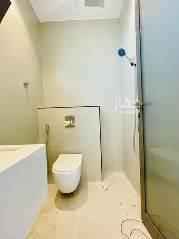 فيلا للبيع في شارع زينب بنت أبي سلمة, حي المهدية, مدينة الرياض, منطقة الرياض صورة 4