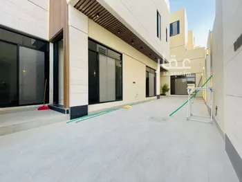فيلا للبيع في شارع الخادم, حي المهدية, مدينة الرياض, منطقة الرياض صورة 4