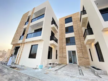 عمارة للبيع في  صورة 4