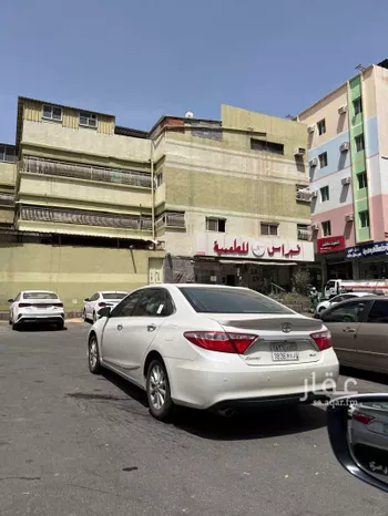 عمارة للبيع في شارع 10987472, حي العزيزية, مدينة ابها, منطقة عسير صورة 2