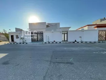 عمارة للإيجار في شارع الروند, حي الصواري, مدينة الخبر, المنطقة الشرقية