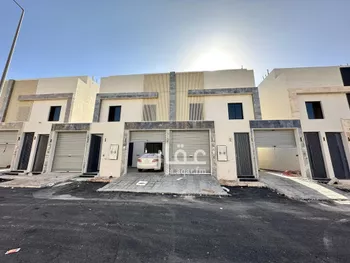 فيلا للبيع في شارع سراج الدين العسقلاني, حي عكاظ, مدينة الرياض, منطقة الرياض صورة 2