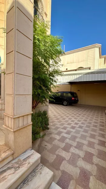فيلا للبيع في شارع أبي القاسم اليزديحترش العرجاني, حي الروضة, مدينة الرياض, منطقة الرياض