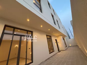 فيلا للبيع في شارع أحمد بن قطرب, حي المهدية, مدينة الرياض, منطقة الرياض صورة 3