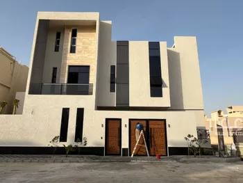 فيلا للبيع في شارع أحمد الكازروني, حي المهدية, مدينة الرياض, منطقة الرياض صورة 2