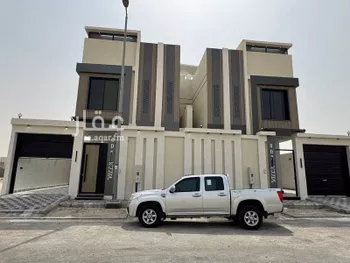 فيلا للبيع في شارع عبد العزيز بن رفيع ، حي الدانة ، الهفوف‎ ، الاحساء
