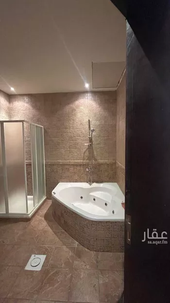فيلا للإيجار في شارع الحزام الذهبي, حي هجر, مدينة الدمام, المنطقة الشرقية صورة 2