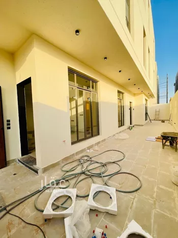 فيلا للبيع في شارع زينب بنت أبي سلمة, حي المهدية, مدينة الرياض, منطقة الرياض صورة 3