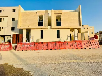 فيلا للبيع في شارع زينب بنت أبي سلمة, حي المهدية, مدينة الرياض, منطقة الرياض