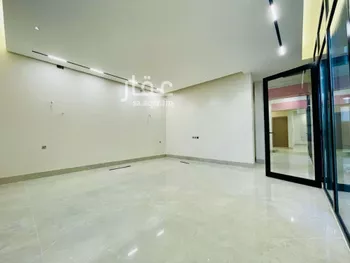 فيلا للبيع في شارع شارع بن أبي الشكر الفلكي, حي المهدية, مدينة الرياض, منطقة الرياض صورة 3