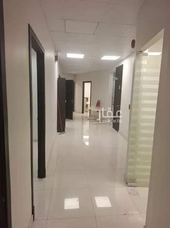 مكتب تجاري للإيجار في شارع الدائرى الشمالى الفرعي, حي الوادي, مدينة الرياض, منطقة الرياض