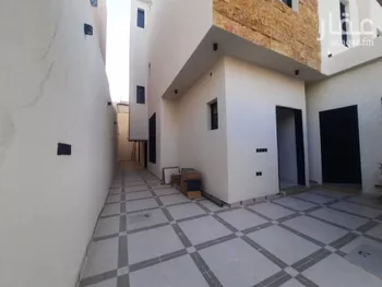فيلا للبيع في شارع مسلية بن هذان, حي العريجاء الأوسط, مدينة الرياض, منطقة الرياض صورة 2