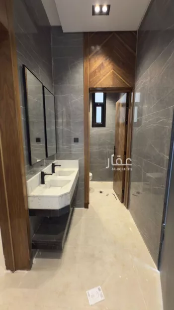فيلا للبيع في شارع حسين الأبريقي, حي عكاظ, مدينة الرياض, منطقة الرياض صورة 2