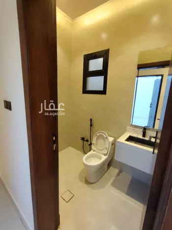فيلا للبيع في شارع حسين الأبريقي, حي عكاظ, مدينة الرياض, منطقة الرياض صورة 2