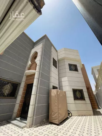 فيلا للبيع في شارع عقبة ابن مكرم, حي المصيف, مدينة حائل, منطقة حائل صورة 2