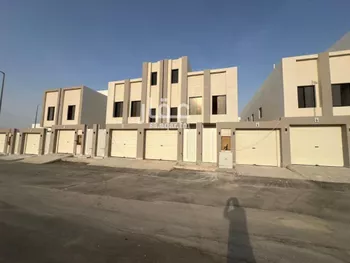 دور للبيع في شارع نصر الزواوي, حي عكاظ, مدينة الرياض, منطقة الرياض