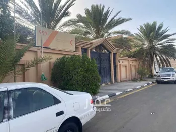 أرض للبيع في شارع مصطفى عبدالرازق ، حي الحلقة الشرقية ، الطائف ، الطائف