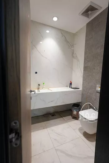 مكتب تجاري للإيجار في شارع التخصصي, حي النخيل, مدينة الرياض, منطقة الرياض صورة 4