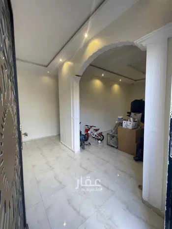 فيلا للبيع في شارع عبدالله الدارمي, حي عكاظ, مدينة الرياض, منطقة الرياض صورة 3