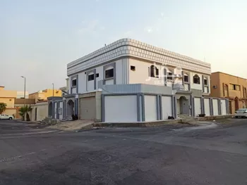 دور للبيع في شارع الوجيه بن الدهان, حي بدر, مدينة الدمام, المنطقة الشرقية صورة 2