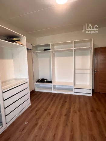 فيلا للبيع في شارع يحيى الوراق, حي مطار الملك خالد الدولي, مدينة الرياض, منطقة الرياض صورة 3