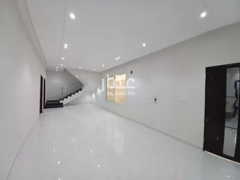 فيلا للإيجار في شارع الحكم الطبري, حي بدر, مدينة الرياض, منطقة الرياض صورة 2