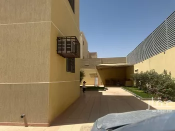 فيلا للبيع في شارع الملك خالد ابن عبدالعزيز سعود, حي عقرباء, مدينة امارة منطقة الرياض - الجبيله, منطقة الرياض