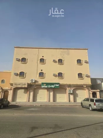 عمارة للبيع في شارع الوليد بن عبد الملك ، حي الشفا ، القريات ، القريات
