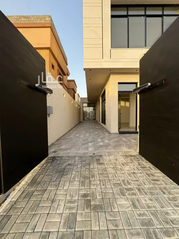 فيلا للبيع في شارع خالد الوقار, حي الملك فيصل, مدينة الرياض, منطقة الرياض صورة 2