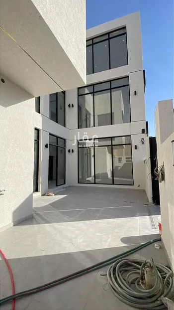فيلا للبيع في شارع أحمد بن الحسن الأنصاري, حي المهدية, مدينة الرياض, منطقة الرياض صورة 3