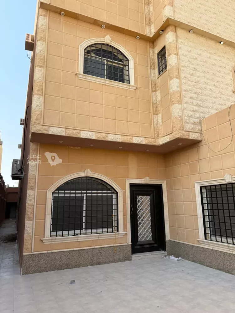 Floor for Rent in Riyadh Al Maizilah 4