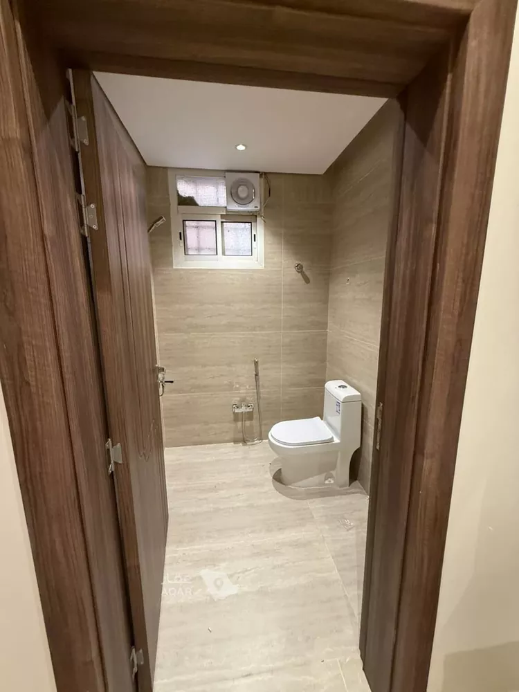 Floor for Rent in Riyadh Al Maizilah 11