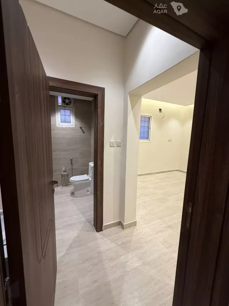 Floor for Rent in Riyadh Al Maizilah 5