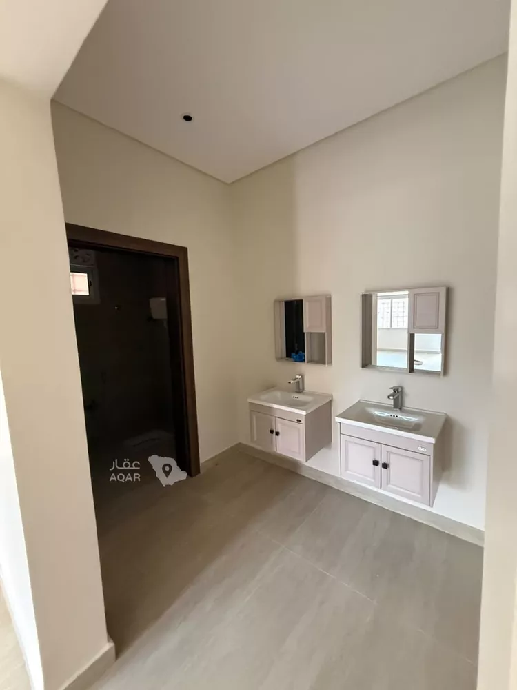 Floor for Rent in Riyadh Al Maizilah 8