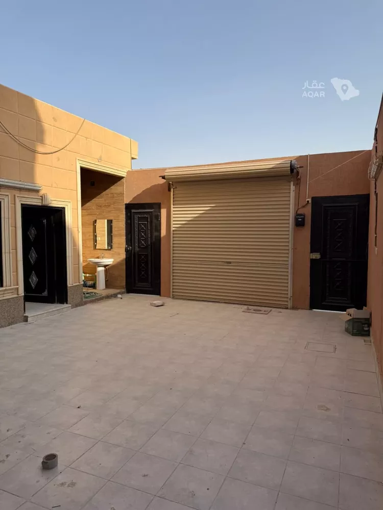 Floor for Rent in Riyadh Al Maizilah 3