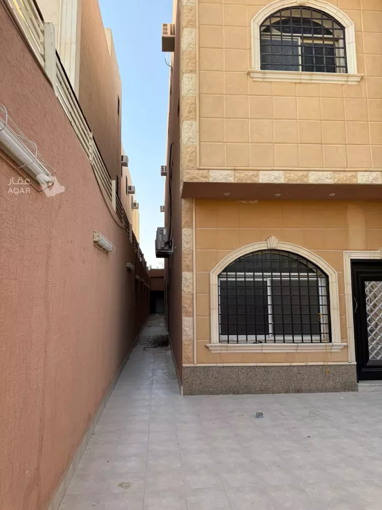 Floor for Rent in Riyadh Al Maizilah 2