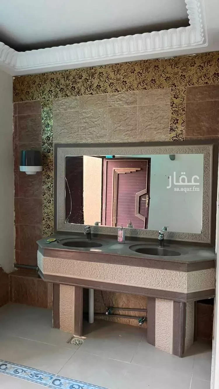 فيلا للبيع في شارع عبيدالله ابن ابي يزيد, حي الإسكان, مدينة بريدة, منطقة القصيم صورة 3