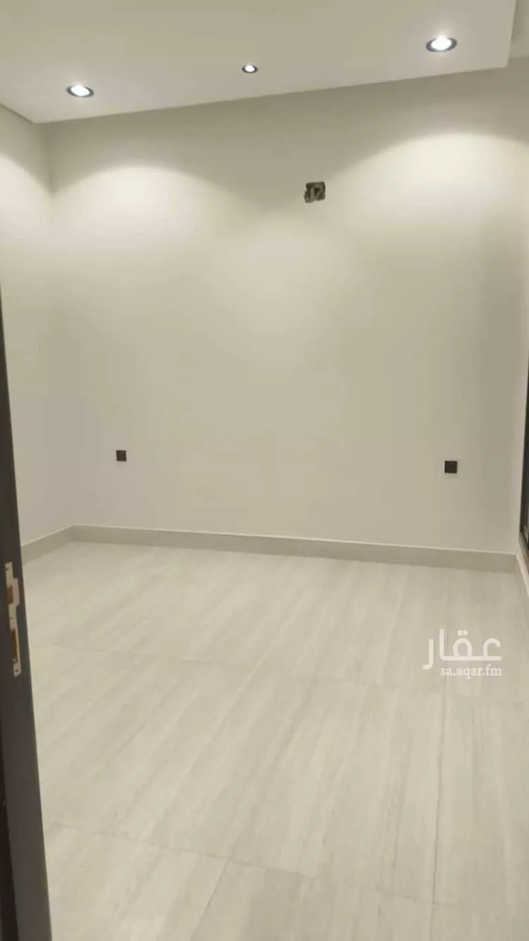 دور للبيع في شارع السلطان قابوس, حي المعيزيلة, مدينة الرياض, منطقة الرياض صورة 3