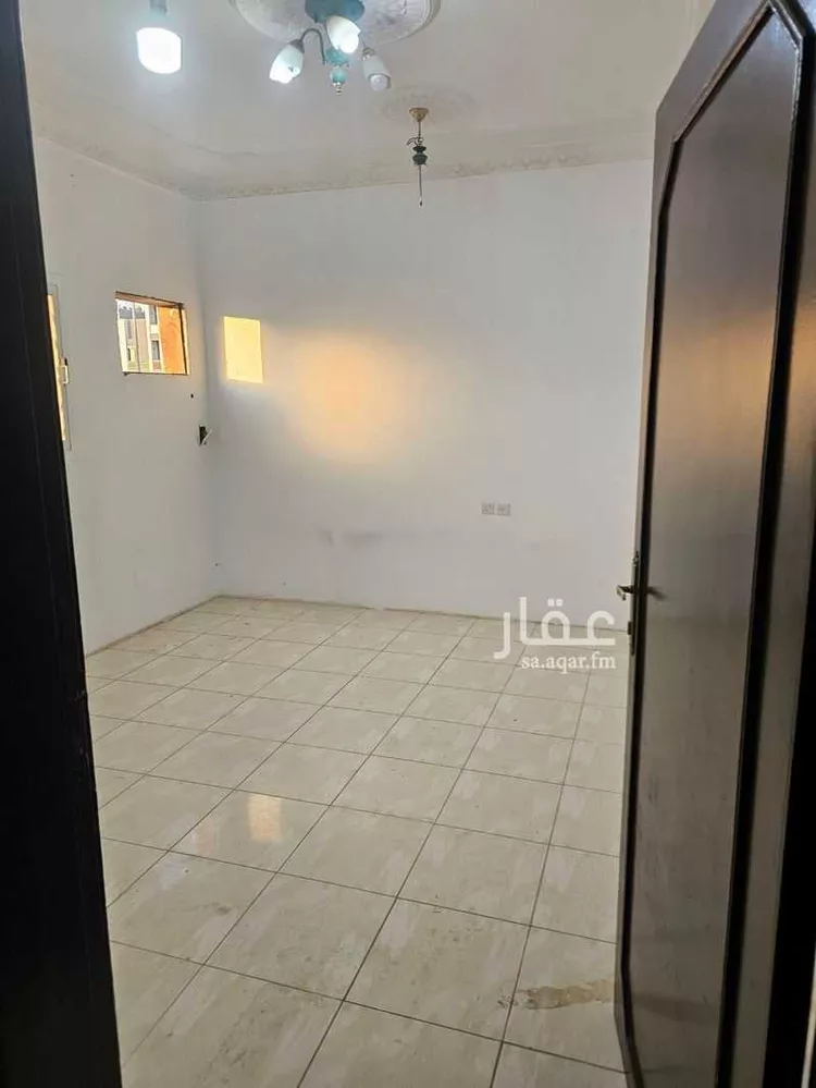 شقة للإيجار في شارع الأمير فيصل بن سعد بن سعود, حي الملك فيصل, مدينة الرياض, منطقة الرياض صورة 2