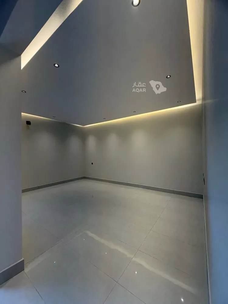 Floor for Sale in Riyadh Al Khaleej 7